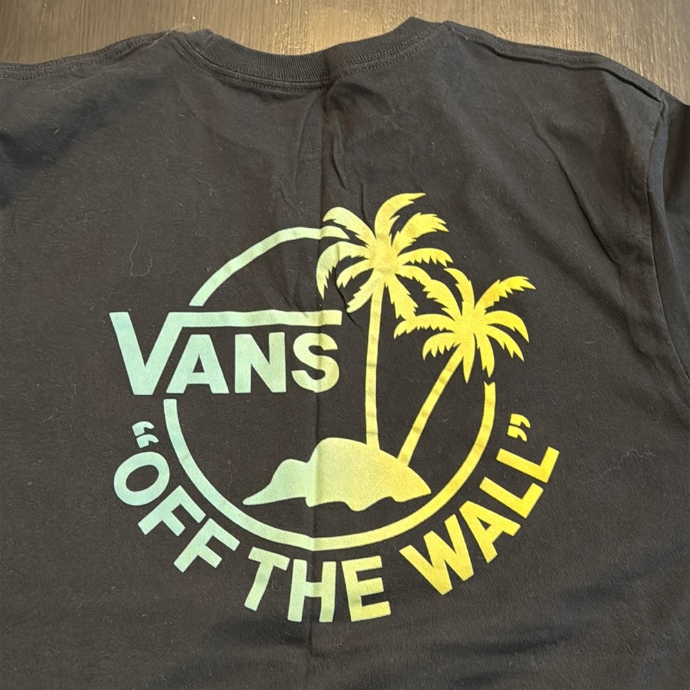 vans off the wall short sleeve classic t shirt. size medium slim fit. like new.
